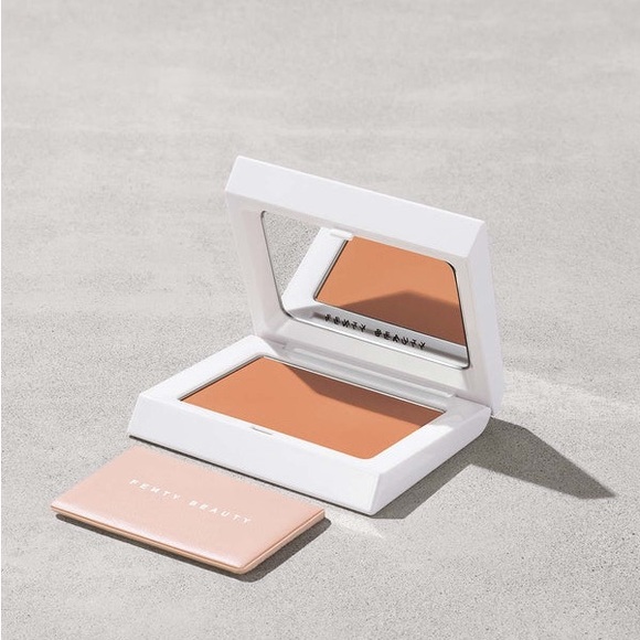 Fenty Beauty Other - Fenty Beauty BRIGHT FIX INSTANT BRIGHTENING + BLURRING POWDER - shade Peach
